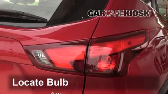 2017 Nissan Rogue Sport SL 2.0L 4 Cyl. Luces Luz trasera (reemplazar foco)